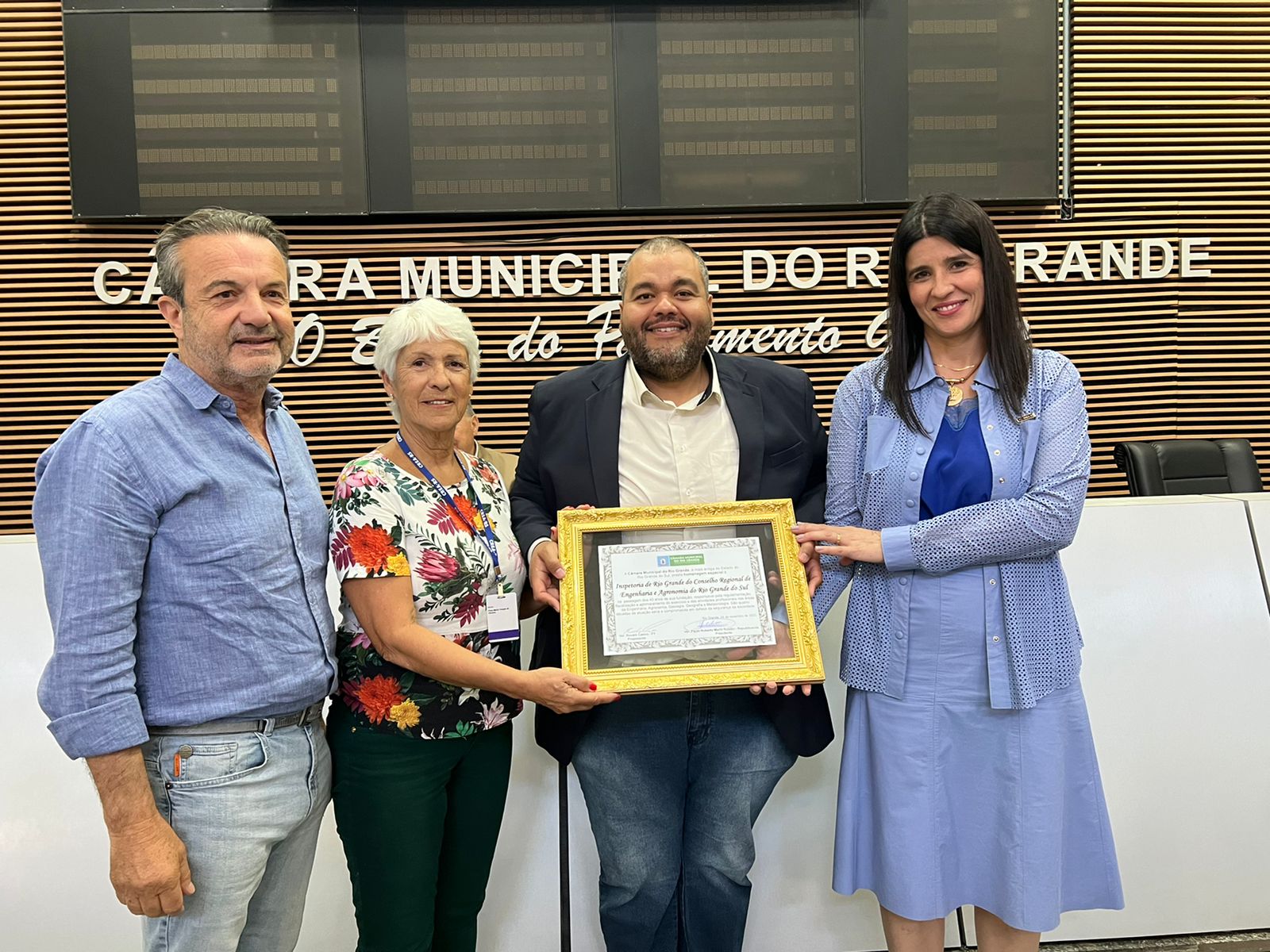 Vereadores proponentes junto às Engenheiras Flora e Nanci